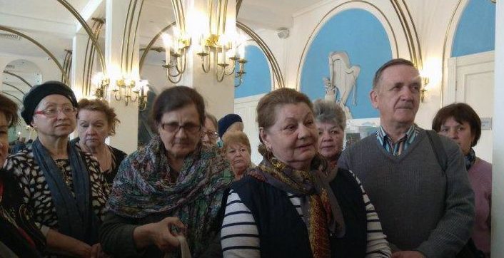 Пешеходные и автобусные экскурсии по Москве для пенсионеров в 2021 году - обзор бесплатных